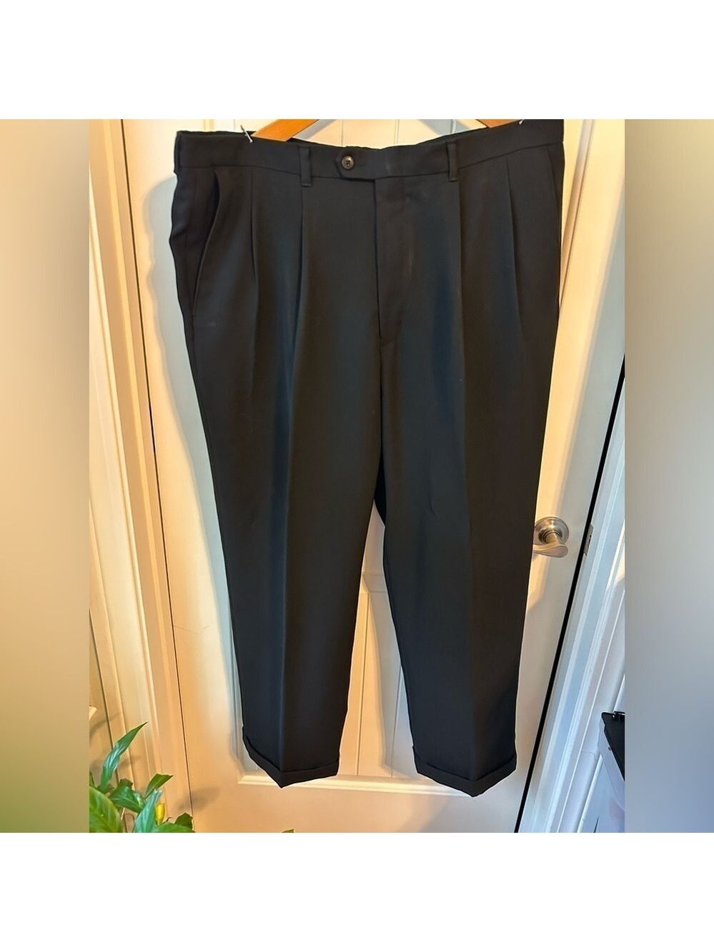 Dockers Golf, Black Trousers. Pleated, Relaxed Fit, Cuffed at hem Size 38x32